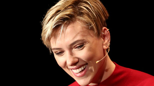 Scarlett Johansson pont úgy néz ki, mint egy nő az 1960-as évekből