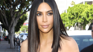 A tangás valóság: ilyen Kim Kardashian feneke retus nélkül