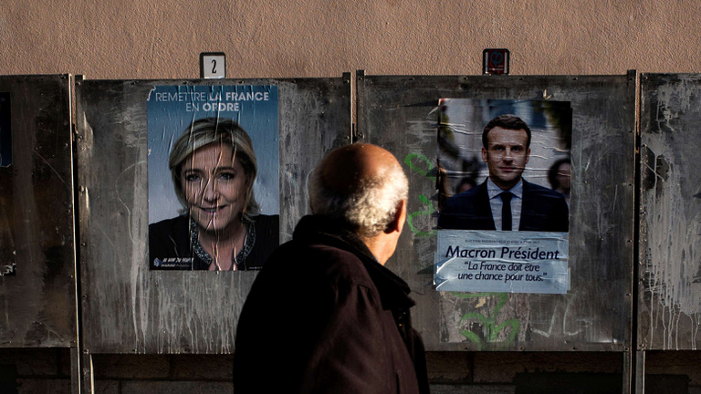 Két elvakult radikális közül választhatnak a franciák