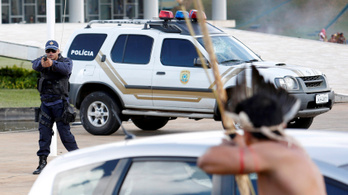 Brazil őslakosok csaptak össze rendőrökkel a parlamentnél