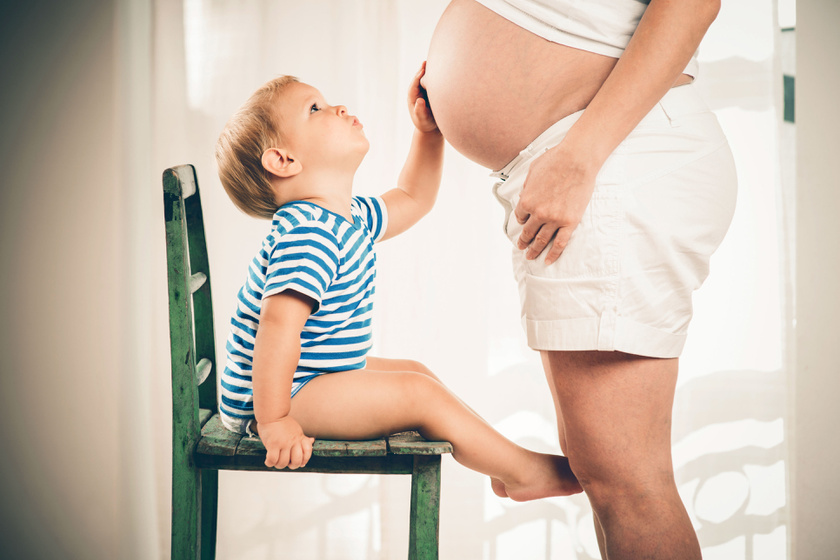 Mi történik, ha a nagyobb tesó megüti vagy megnyomja a babapocakot? A szülész-nőgyógyászt kérdeztük