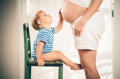 Mi történik, ha a nagyobb tesó megüti vagy megnyomja a babapocakot? A szülész-nőgyógyászt kérdeztük
