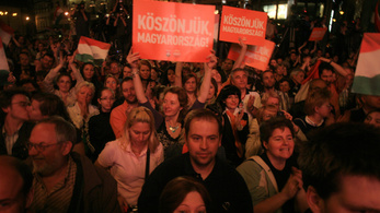 A Fidesz simán túlélte a CEU-tüntetéseket, egy párt eltűnt