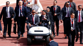 Nem kérte a páncélozott járművet Egyiptomban a pápa