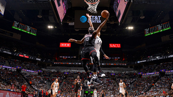 22 hárompontos: szétverték a Spurst a rájátszásban