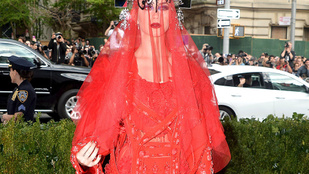 Katy Perry MET-gálás ruháját szétmémelik a twitteren