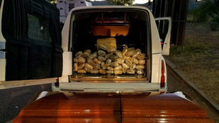 Meglehetősen morbid körülmények között próbáltak átcsempészni 30 kiló drogot a határon