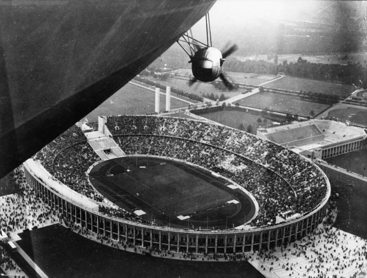 1936. május 12: a berlini olimpiai stadion Hindenburgról nézve. A versenyek alatt többször is készültek légi felvételek és fotók a léghajóról. 