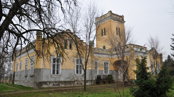 Kastélymutyit szimatol az ellenzék két felújított kastély ügyében