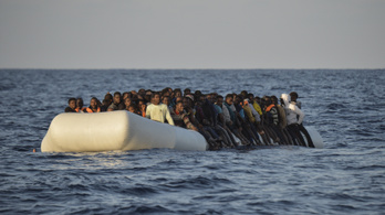 Ötszáz migránst küldött vissza a tengeren az olasz parti őrség