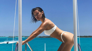Négy szó: Bella Hadid, bikini, yacht - A hét képei