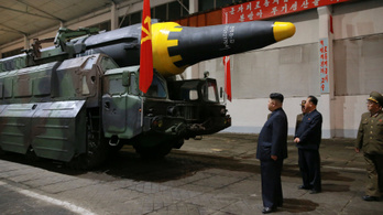 Kim Dzsongun is ott volt, amikor kilőtték a ballisztikus rakétát
