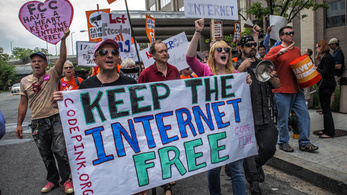 Trump háborút indított a szabad internet ellen