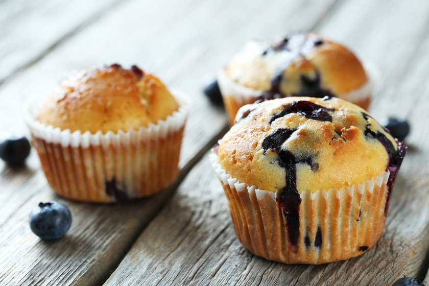 Könnyű joghurtos-áfonyás muffin, amiből biztosan nem elég egy tepsivel