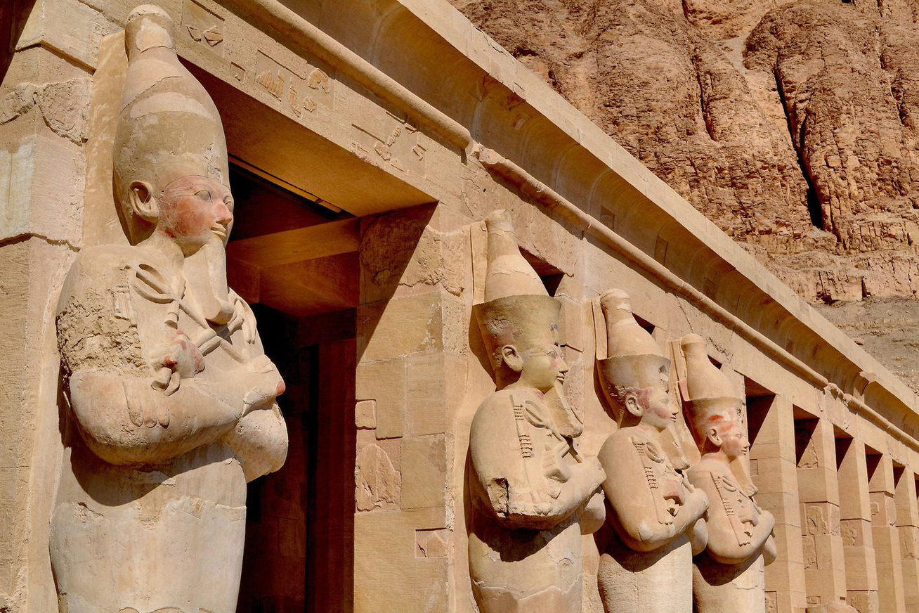 Ozirisz sírja Luxorban