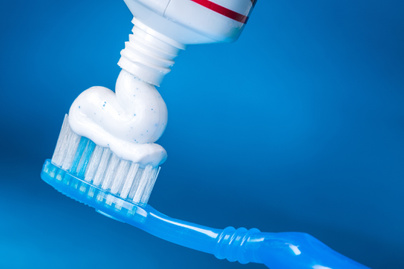 Pontosan mit jelentenek a fogkrém tubusán a színes csíkok? Sorra vesszük színek szerint