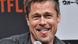 Brad Pitt váratlanul fagyinak nézte a mikrofont