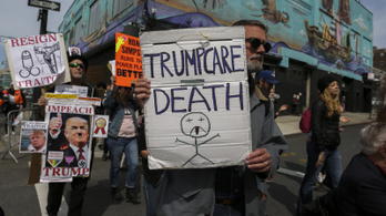 Ha megszavazzák Trump tervét, 23 millió amerikai fogja elveszíteni az egészségbiztosítását