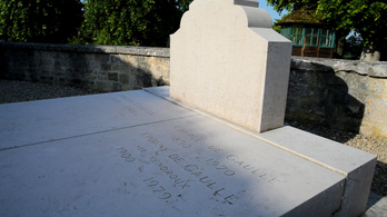 Meggyalázták de Gaulle sírját