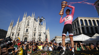 Nem azzal írt történelmet, hogy leguggolt a bokorban: Dumouliné a Giro