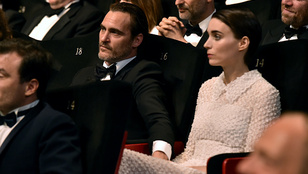 Rooney Mara és Joaquin Phoenix Cannes-ban tette hivatalossá kapcsolatát