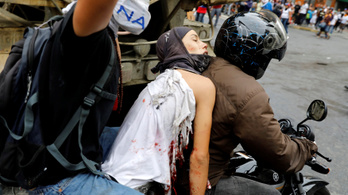 Mellkason lőttek egy fiatal tüntetőt Caracasban