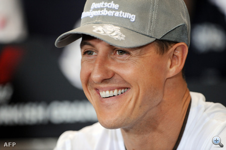 Schumacher megvillantja mosolyát