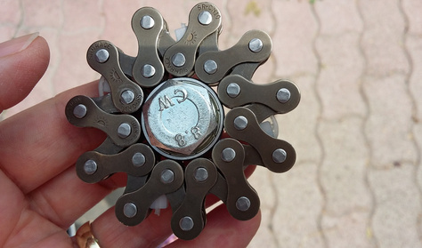 Szuperapu: fidget spinnert készítettünk bicikliláncból
