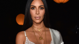Kim Kardashian retusálatlan fenékfotóit mégis megphotoshoppolták!