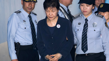 Három év börtönt kapott a bukott dél-koreai elnök bizalmasa
