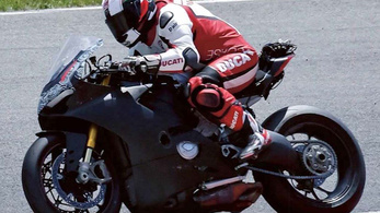 Első képek a Ducati V4-es sportmotorjáról