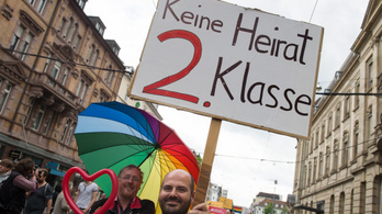 Merkel nem ellenzi többé a melegházasság bevezetését