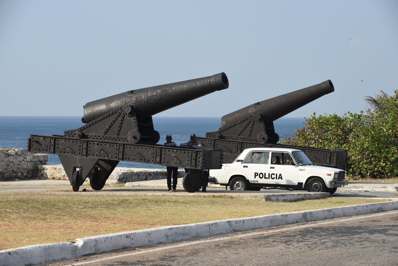 A városban erőteljes a rendőri jelenlét, az egymással hangoskodó turistákat ugyanúgy lecsendesítik, mint a kubaiakat.