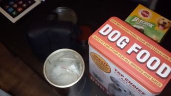 Kutyakajás dobozban csempésztek drogot
