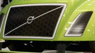 Zöld Volvo 2100 lóerővel