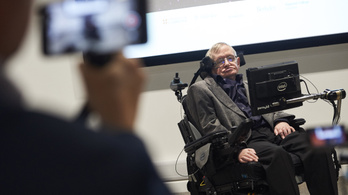 Stephen Hawking megint aggódik az emberiségért