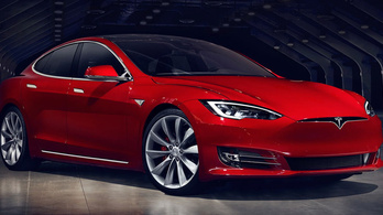 Az idén jön a felújított Tesla Model S?
