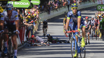 Tour de France: bukás és dráma, kordonnak lökték a sprintkirályt