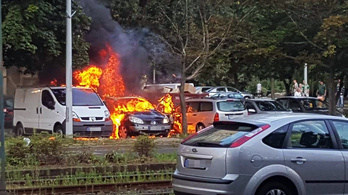 Három autó lángolt Újpalotán