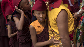 Nepálban tilos megünnepelni a dalai láma 82. születésnapját