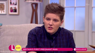 Transznemű férfi szült gyereket Nagy-Britanniában