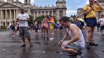 Végül a Várkert Bazárhoz vonultak a Budapest Pride-on
