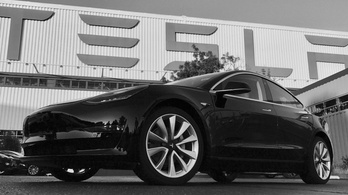 Vajon kié lett az első legyártott Tesla Model 3?