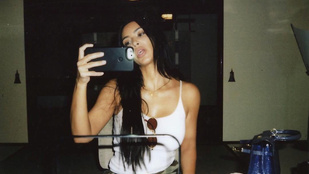 Kokainnak látszó fehér por tűnt fel Kim Kardashian egyik fotóján