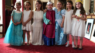 Harper Beckham királyi környezetben, hercegnővel ünnepelte hatodik szülinapját