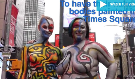 Vajon milyen meztelen női test népszerű a Time Square-en?