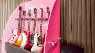 A hotel, ahol gitárokat hoz a szobaszerviz