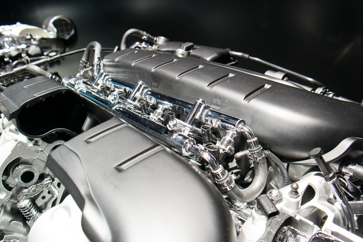 A W12-es motor közvetlen befecskendezéses, de kapott szívócső-befecskendezést is, jó megoldás ez a kokszosodás ellen