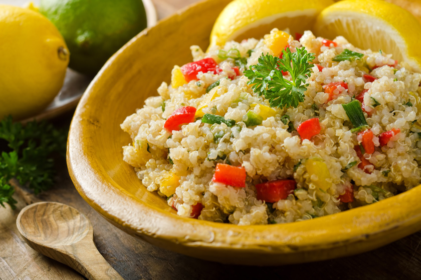 Fogyaszt, laktat, gluténmentes, és tökéletes rizs helyett: így használd a quinoát