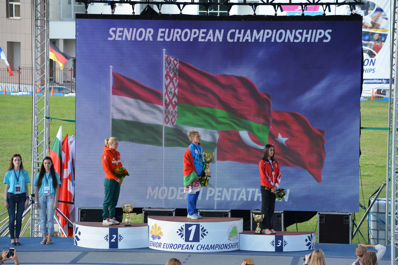 Szombaton a nők, vasárnap a férfiak nyertek két érmet az öttusa-Európa-bajnokságon. Kovács Sarolta és a női válogatott ezüstérmet szerzett Minszkben. A férfi csapat aranyérmet hozott, a legjobbja, Kasza Róbert egyéniben a második helyre futott be.